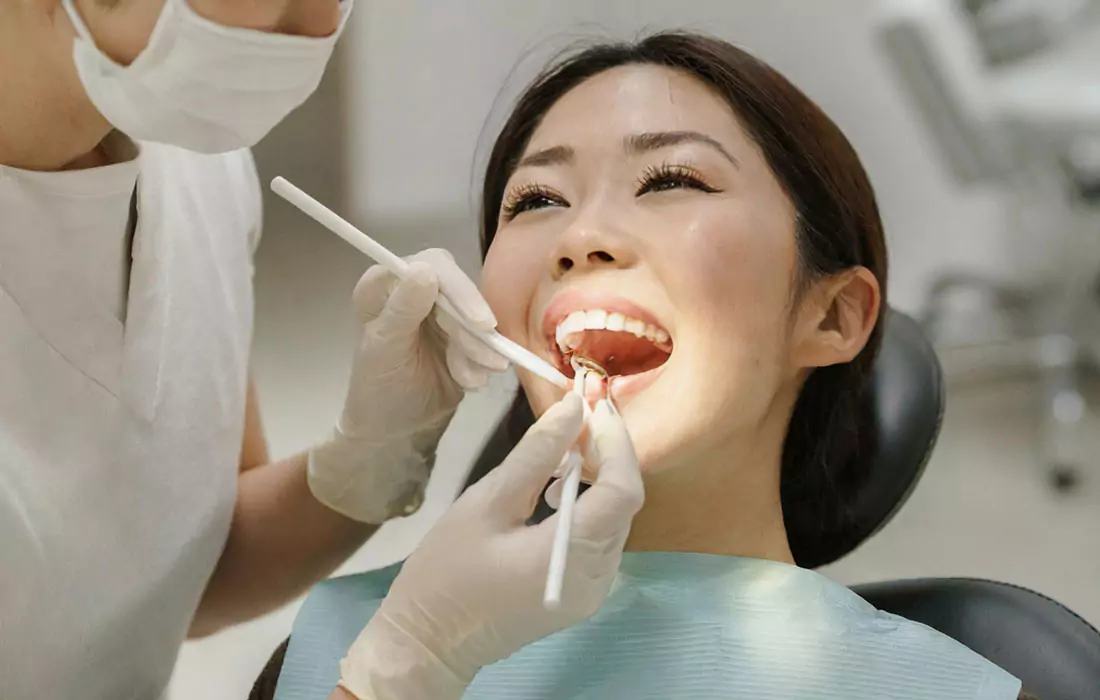 マウスピース型カスタムメイド矯正歯科装置（インビザライン）